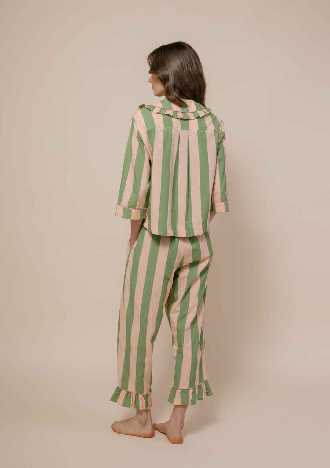Baumwollpyjama mit grünen Streifen