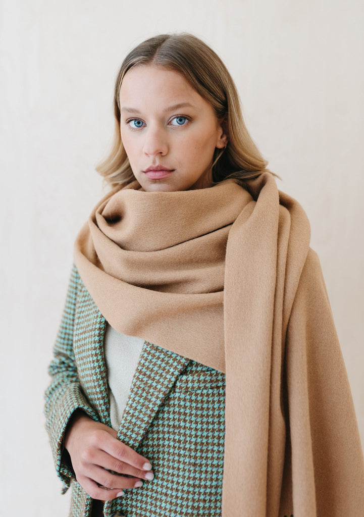 AW22ModelStudio-183_1024x1024.
