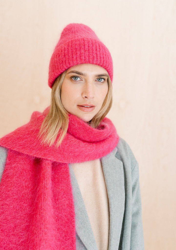 Bonnet en mohair et laine en magenta