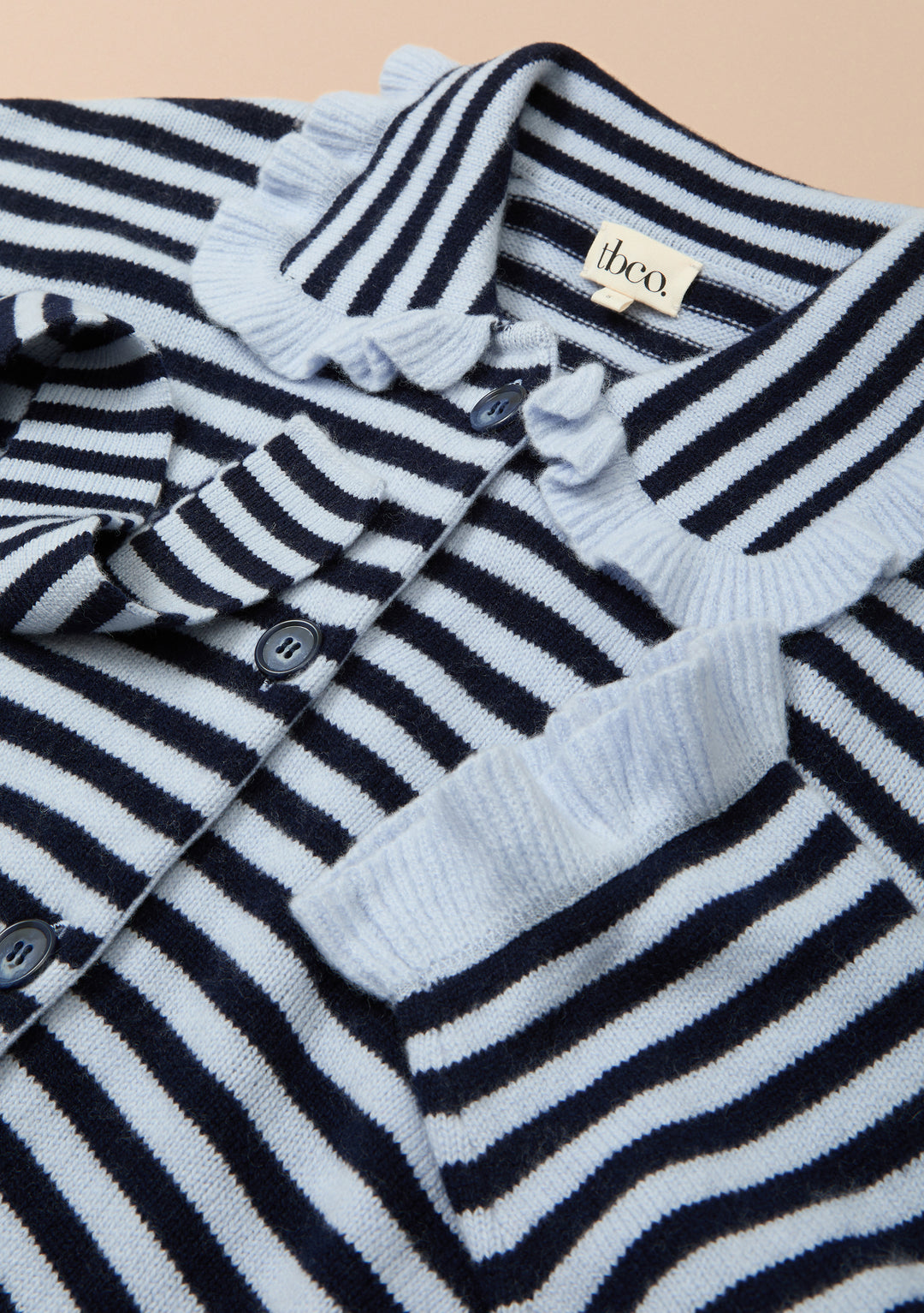 Cardigan à volants en laine mérinos TBCo x Liu à rayures bleues