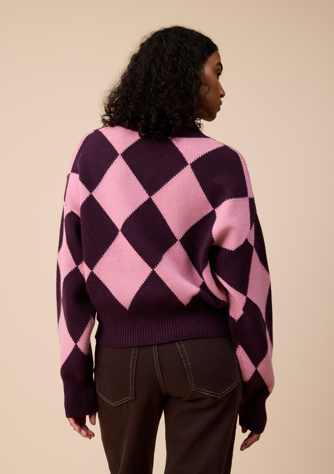 Merino Wool V-Neck Cropped Jumper in Pink & Fig Argyle