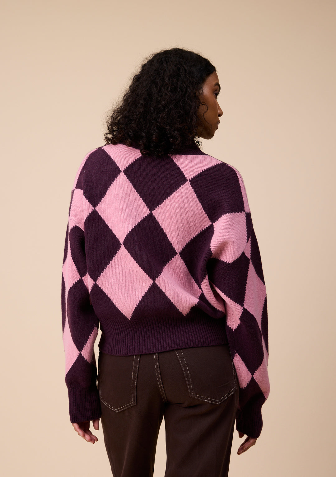Merino Wool V-Neck Cropped Jumper in Pink & Fig Argyle