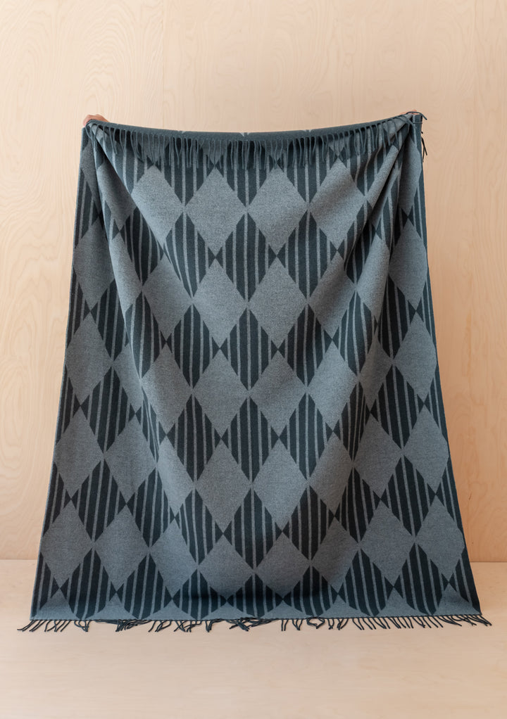 Couverture en laine d'agneau à rayures vertes et jacquard Harlequin