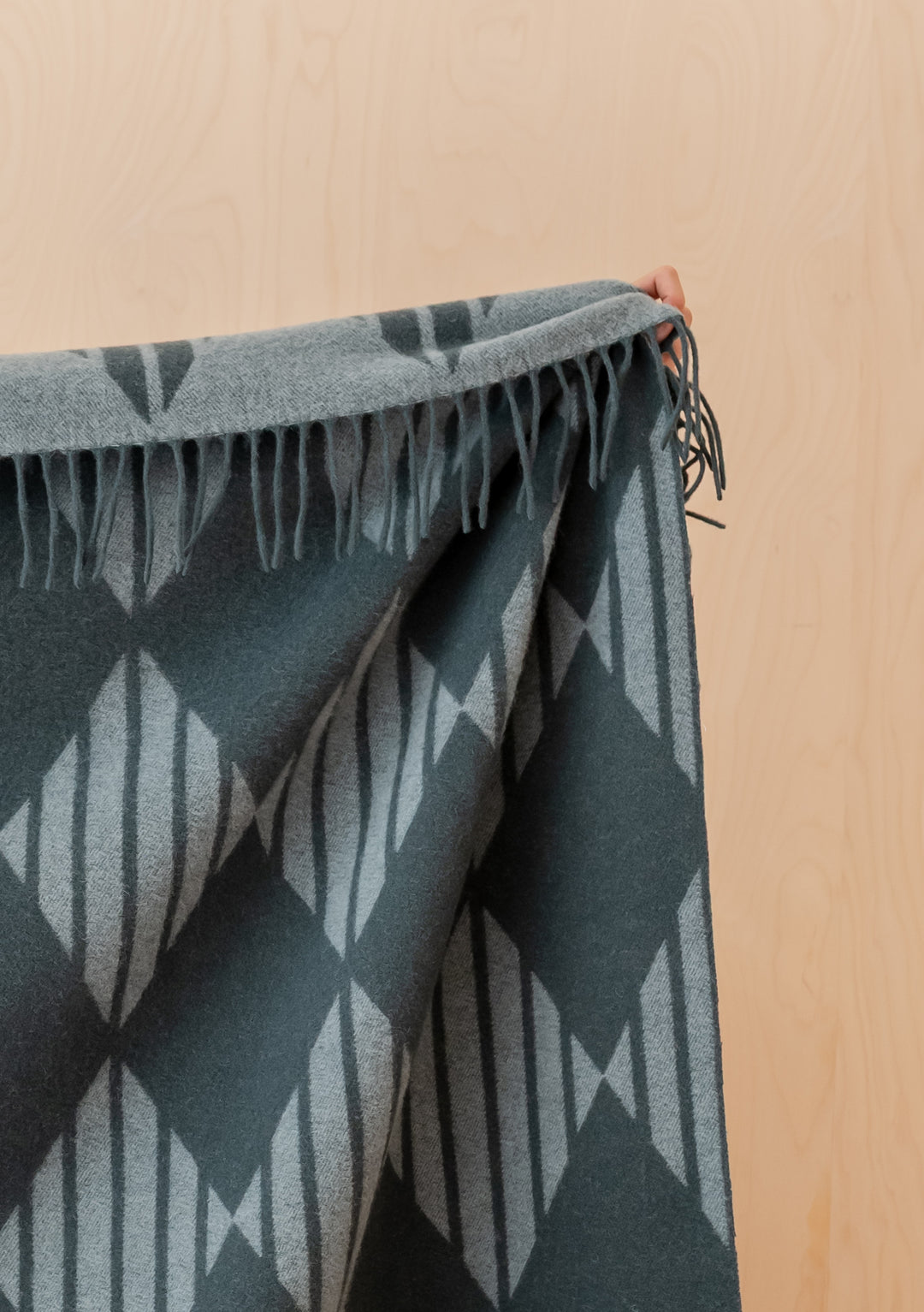 Couverture en laine d'agneau à rayures vertes et jacquard Harlequin