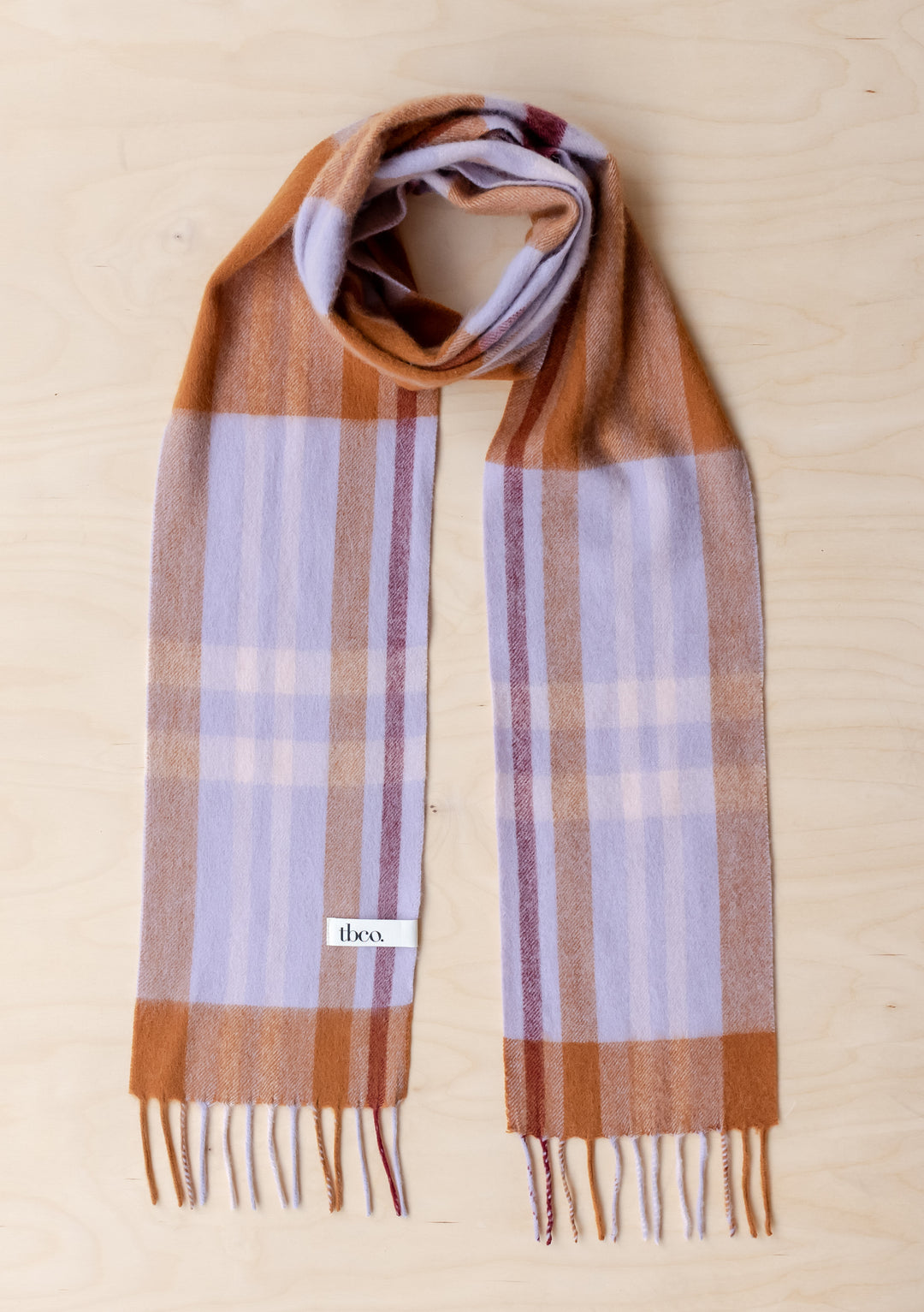 Écharpe fine en laine d'agneau à motif tartan moderne lilas 