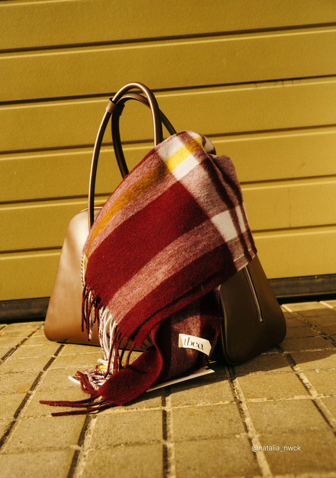 Übergroßer Schal aus Lammwolle in Burgunderrot mit modernem Tartan 