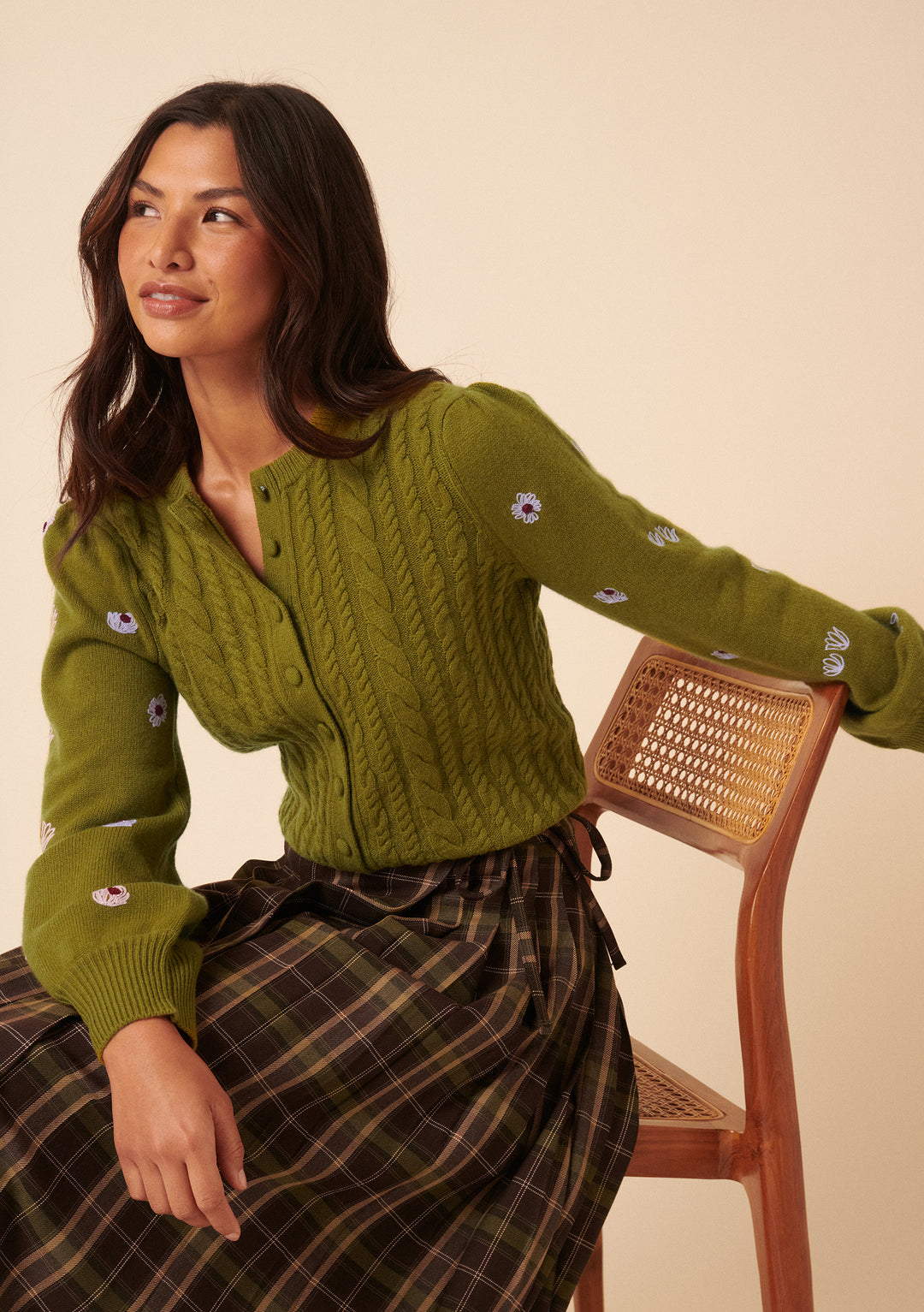 NC x TBCo – Grüner Zopfmuster-Cardigan aus Wolle mit Blumenmuster