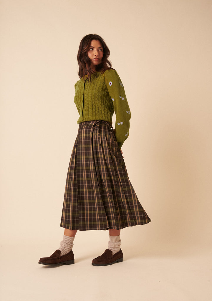 NC x TBCo – Grüner Zopfmuster-Cardigan aus Wolle mit Blumenmuster