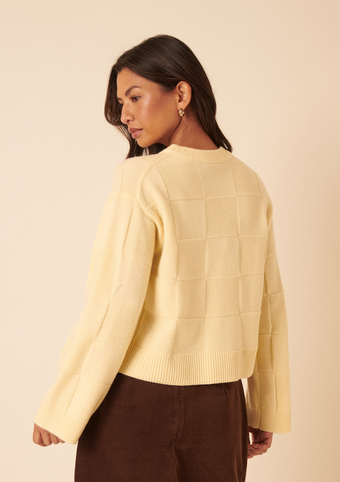NC x TBCo – Lockerer Wollpullover mit Schachbrettmuster in Latte