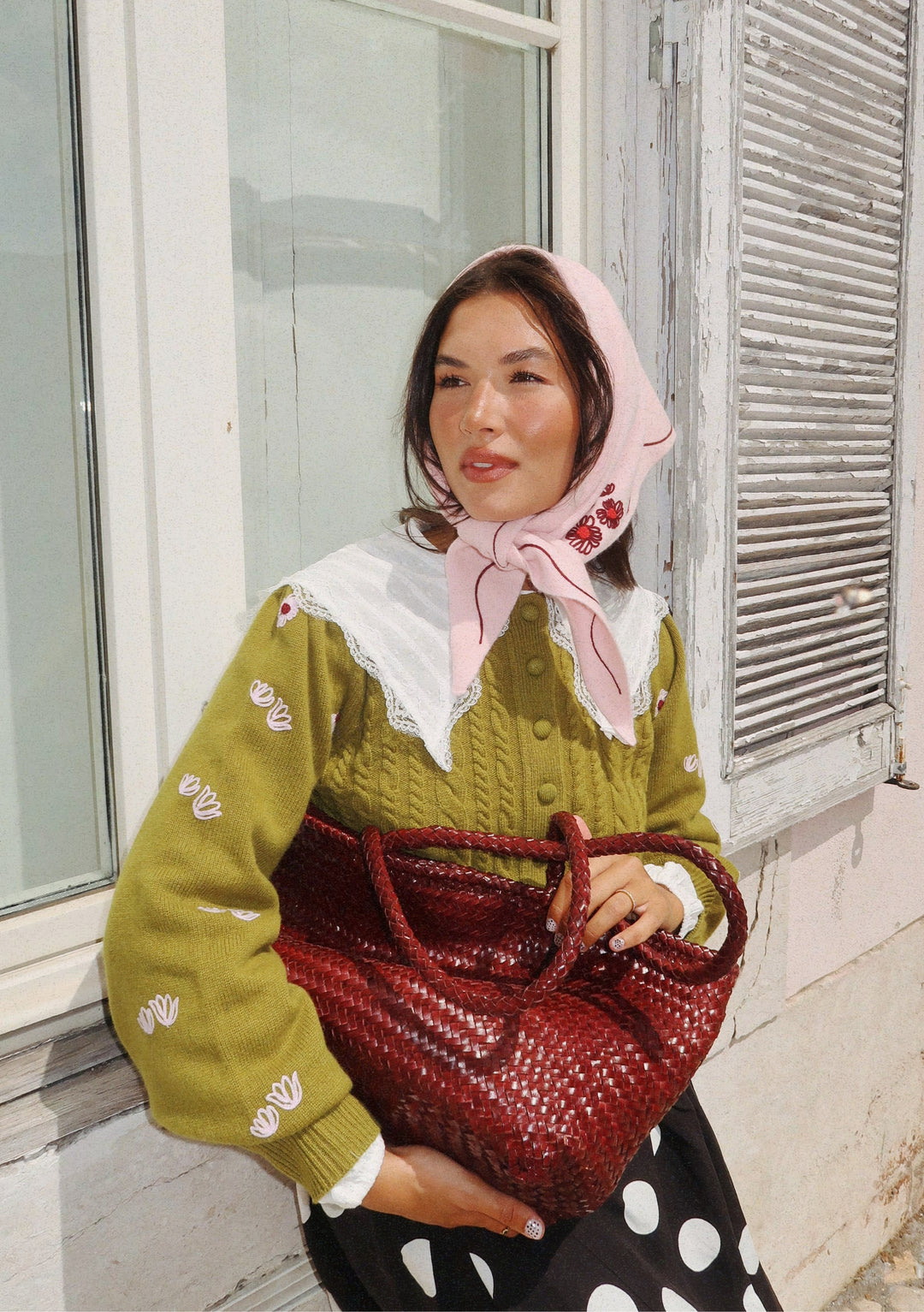 NC x TBCo – Dreieckiger Wollschal mit rosa Blumenmuster 
