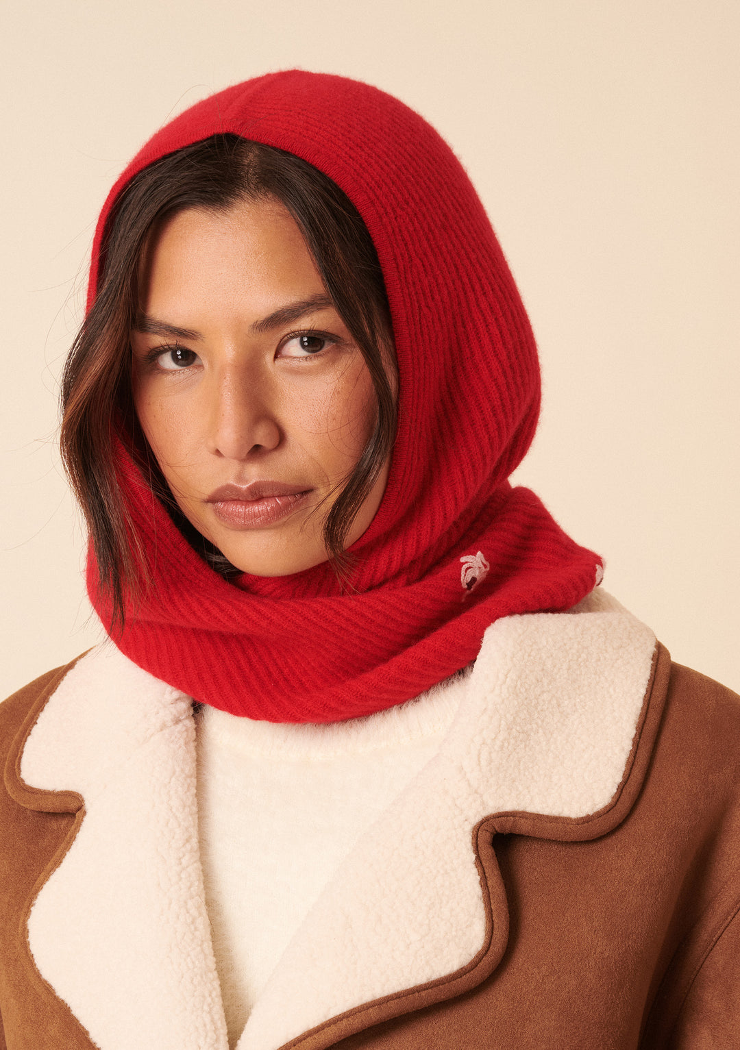 Capuche en laine à fleurs rouges NC x TBCo