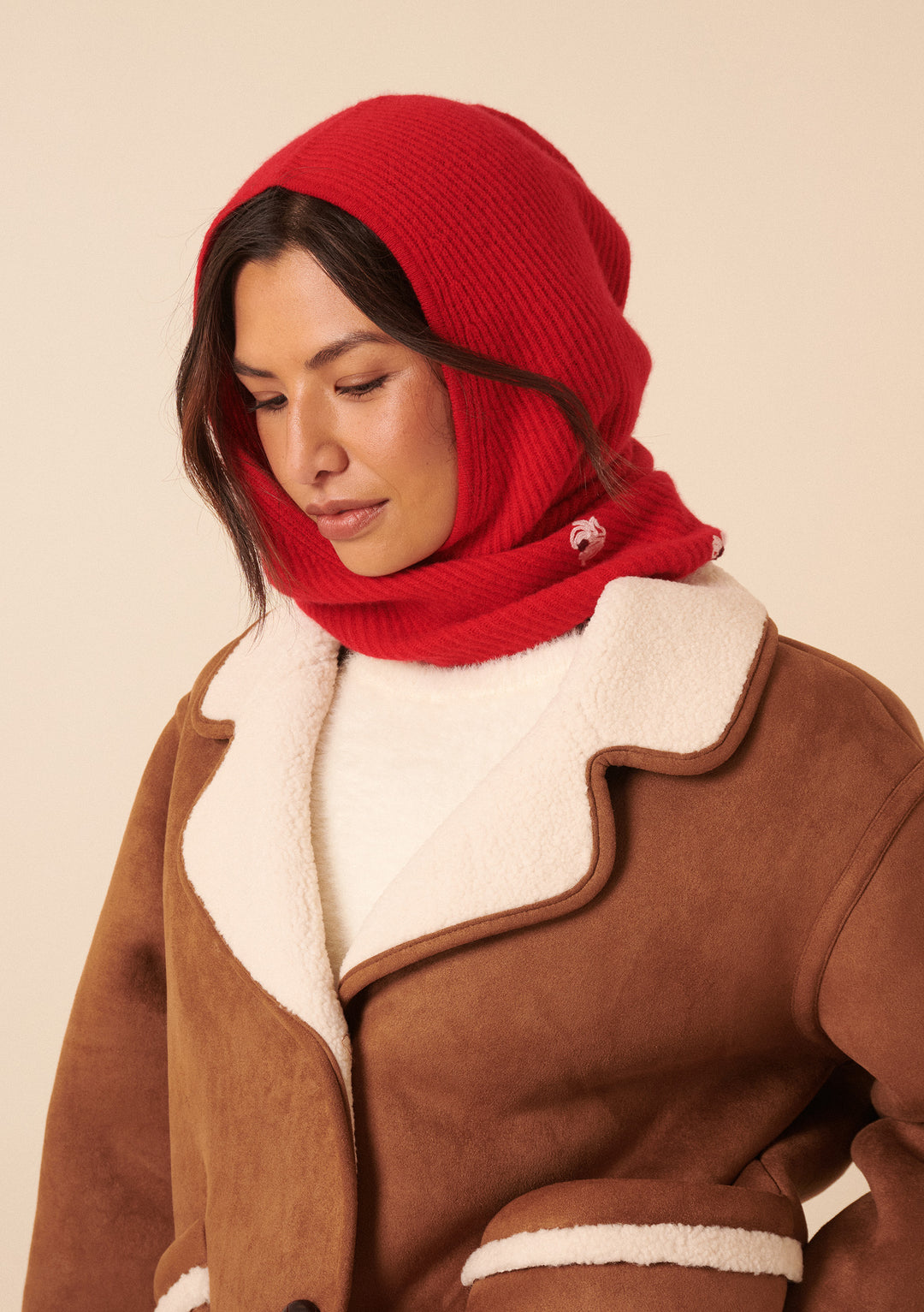 Capuche en laine à fleurs rouges NC x TBCo