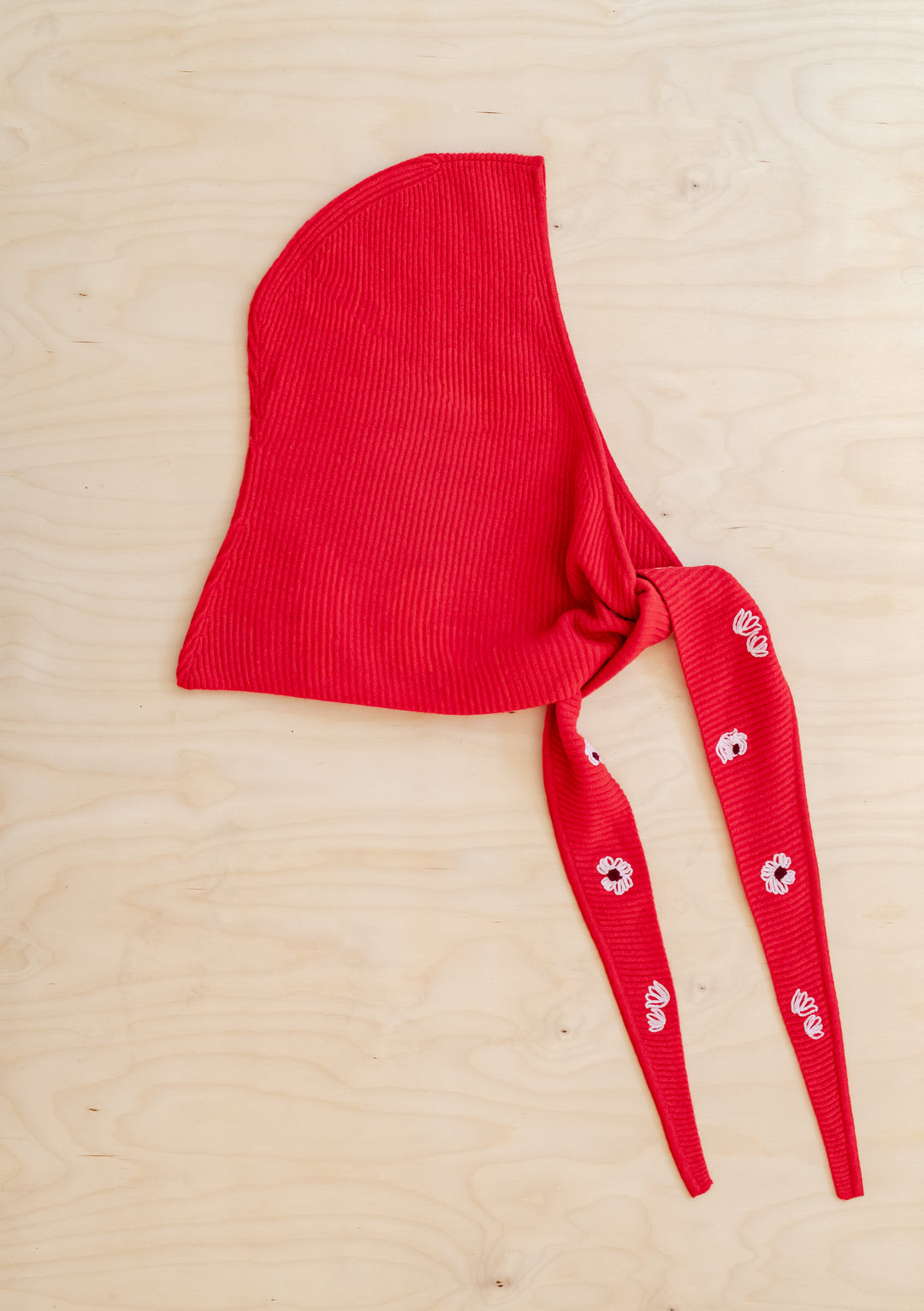 Capuche en laine à fleurs rouges NC x TBCo