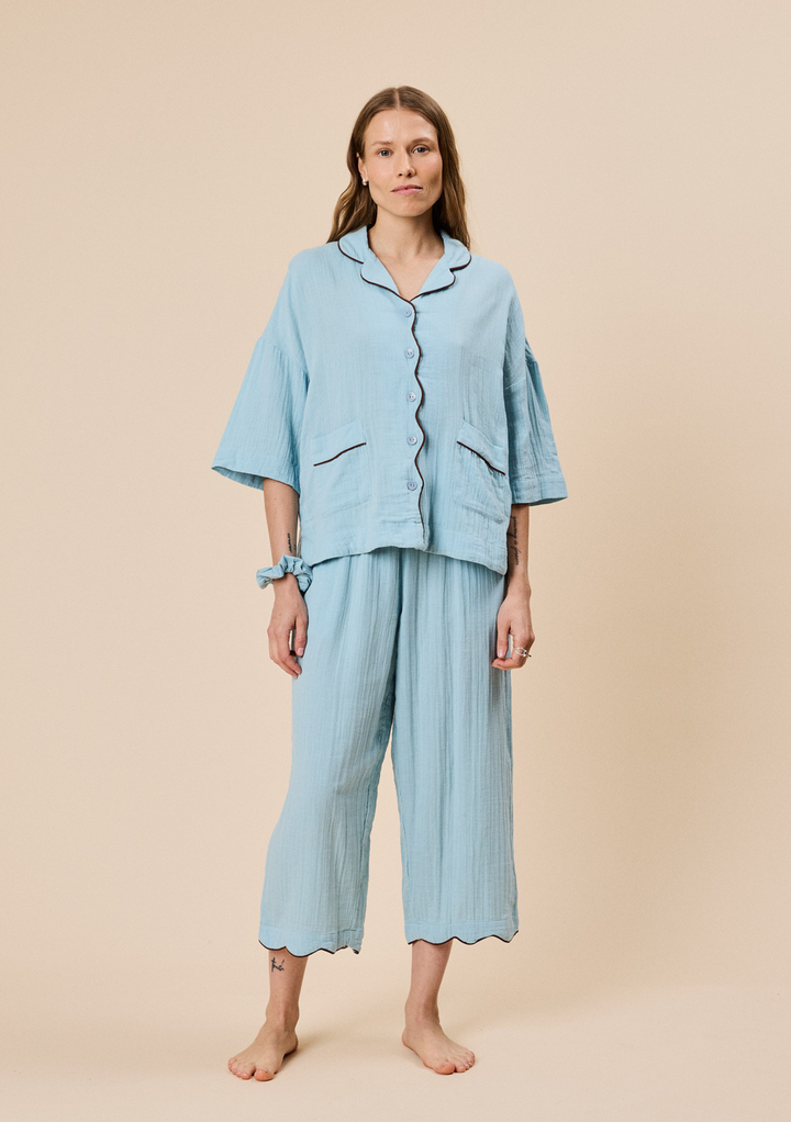 Pyjama court en coton bleu 