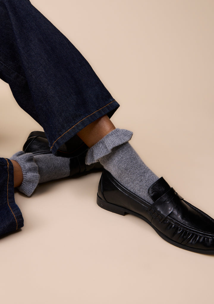 Socken aus Merinowolle in Anthrazit mit Rüschen