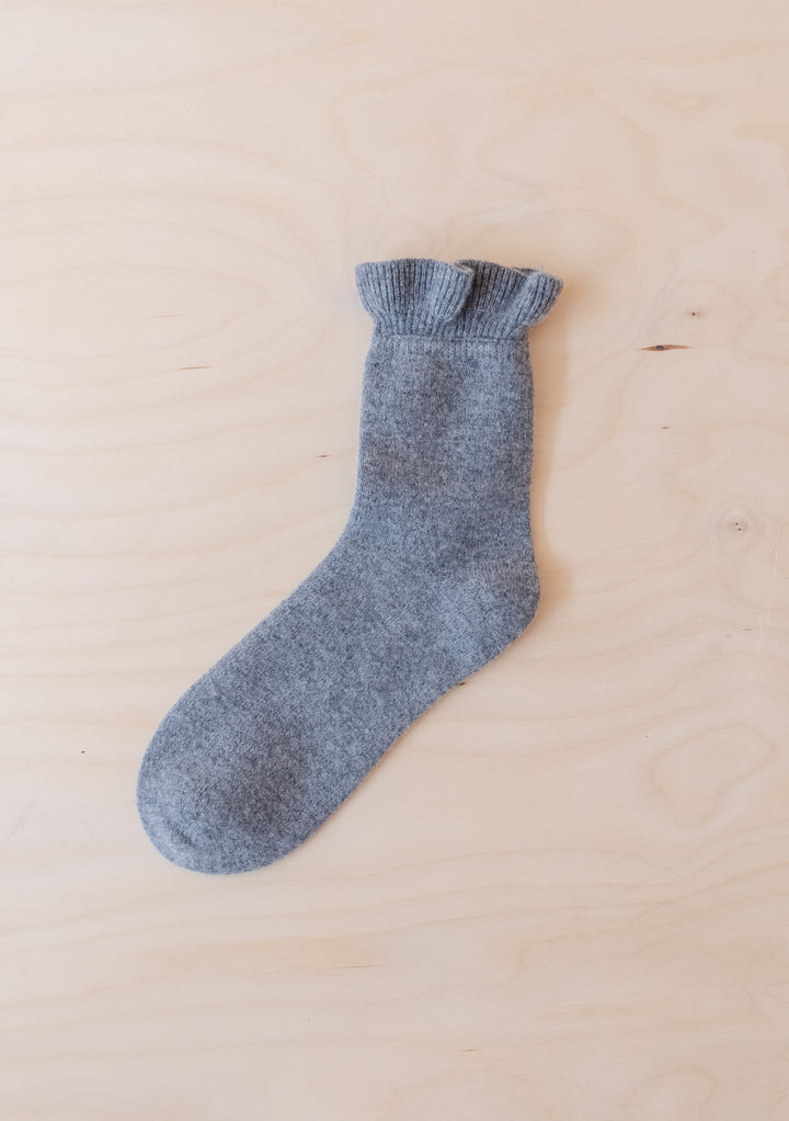 Socken aus Merinowolle in Anthrazit mit Rüschen
