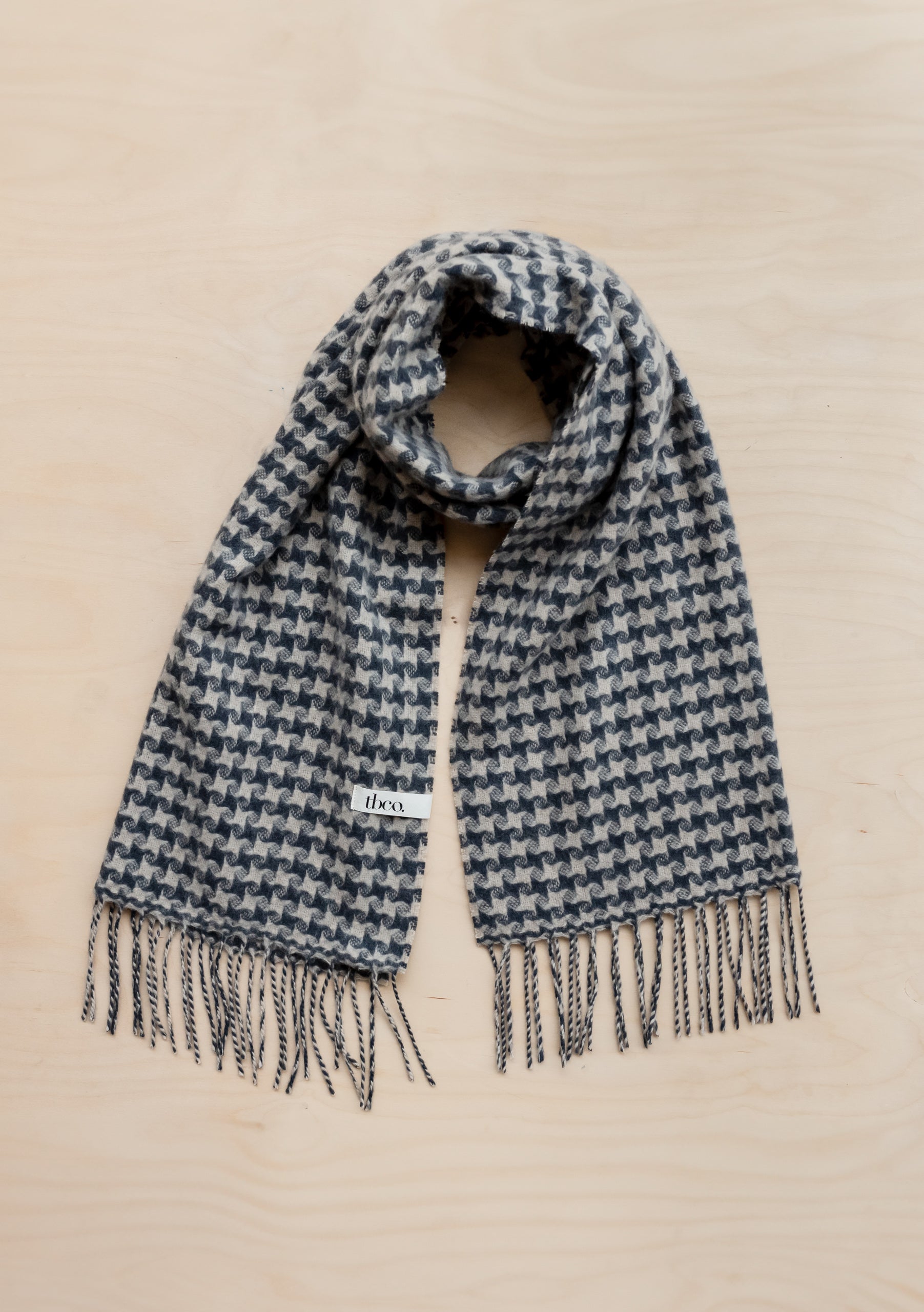 Cashmere Oversized Scarf in Charcoal Star Houndstooth – TBCo