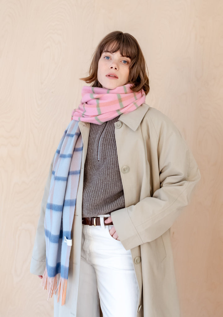 Lambswool Oversized Scarf in Pink Gradient