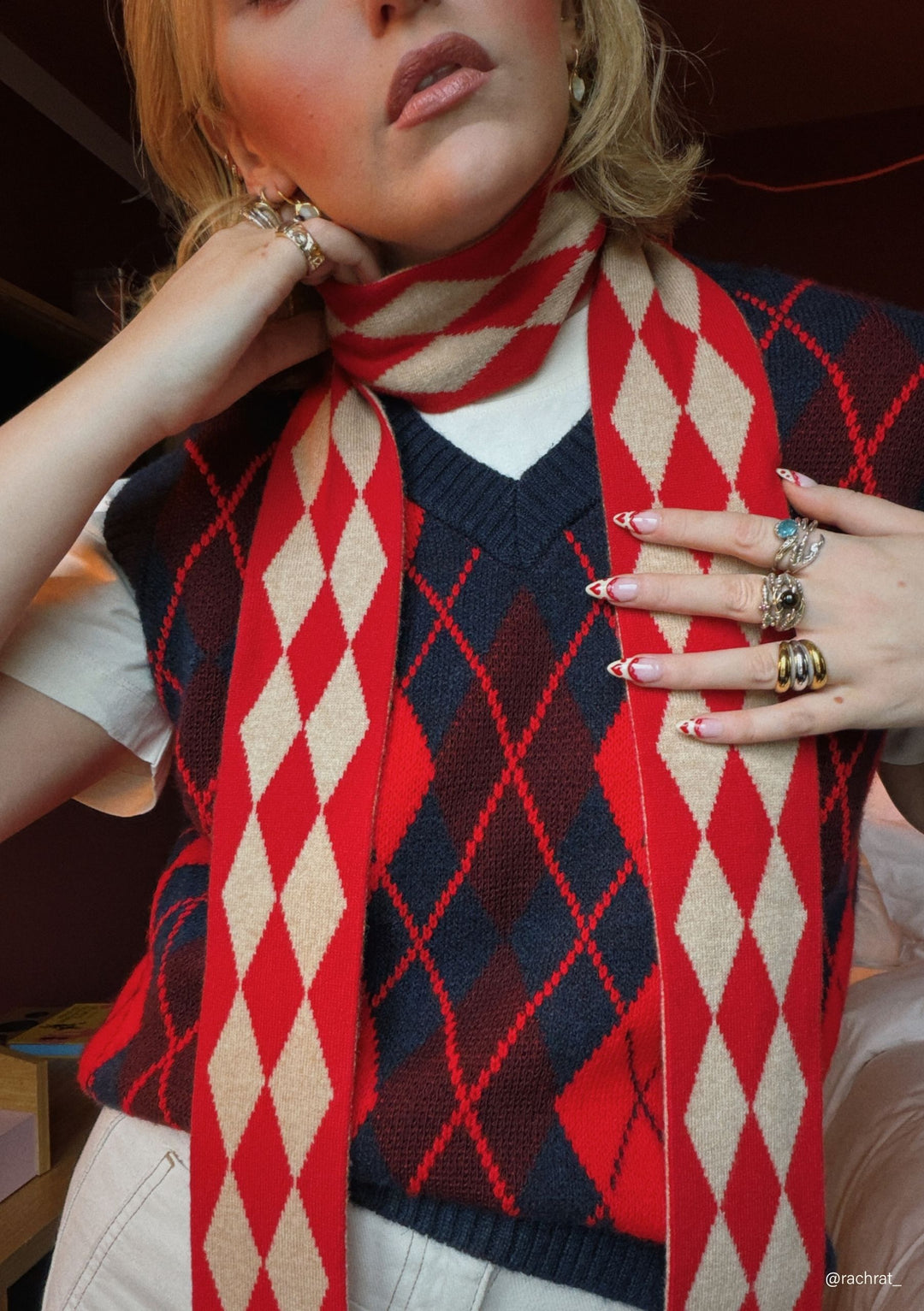 Schmaler Schal aus Merinowolle in Rot-Harlekin