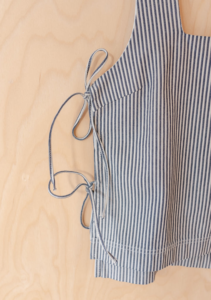 Denim-Top mit seitlichem Bindeband und Fischgrätmuster