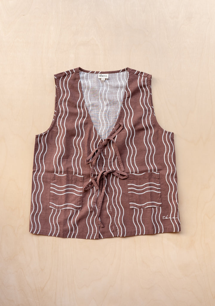 Baumwollweste mit Krawatte in Braun, Wellenmuster